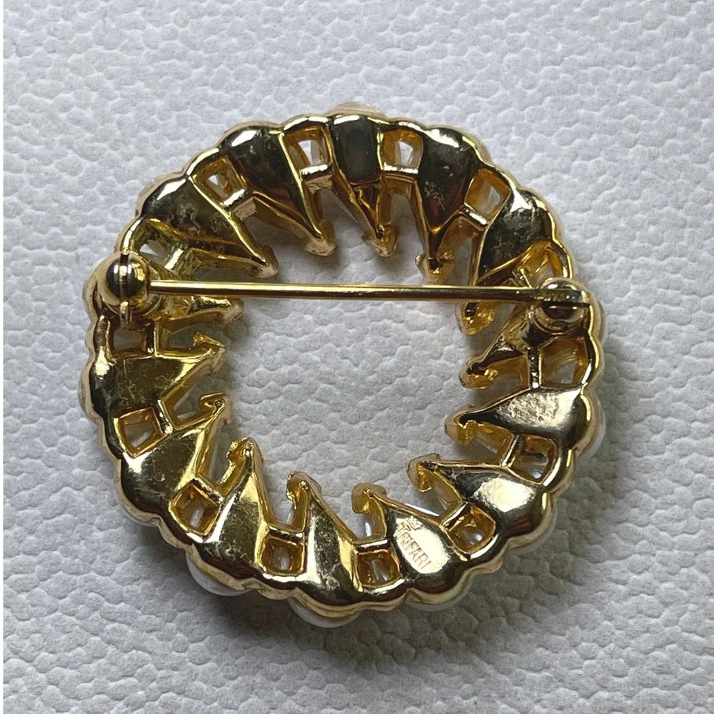 Vintage Crown Trifari Faux Pearl Teardrop Wreath Brooch Gold Tone 1.5